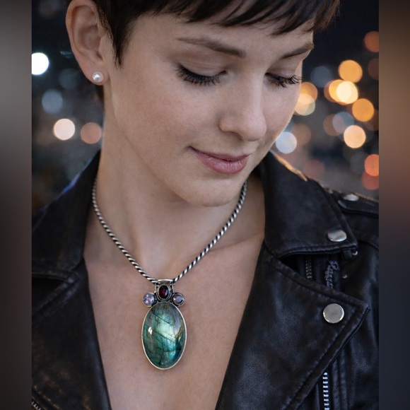Jewelry - Beautiful lg labradorite pendant amethyst garnet topaz sterling silver stunning